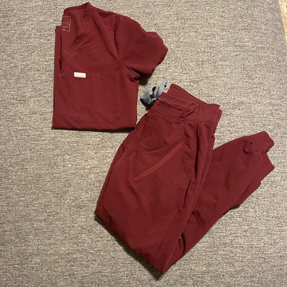 XS|XSP FIGS Catarina One Pocket and Zamora Joggers Scrub Set